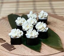 Норимаки со снежным крабом и сливочным сыром