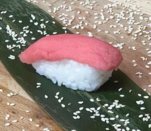 Суши с тунцом