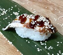 Суши с угрем