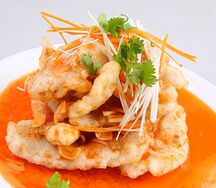 Жареное куриное филе в кляре и кисло-сладкий соус