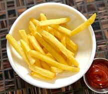 Картофель фри с кетчупом