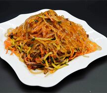 №414 Салат с чечевичной лапшой и свининой