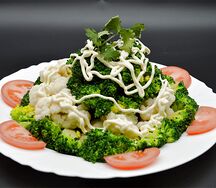 №413 Салат с брокколи и цветной капустой