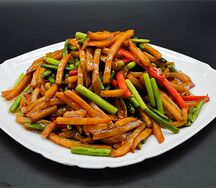 №481 Жареный картофель со стрелками чеснока