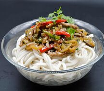 №567 Лапша ручной лепки со свининой и баклажаном