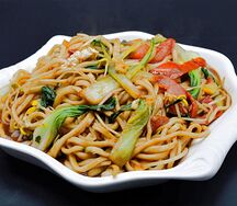 №566 Жареная лапша с яйцом и овощами