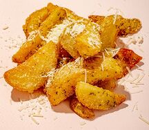 Картофельные дольки с пармезаном