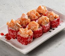 Ролл с лососем спайси и гребешком