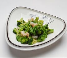Отварные брокколи с креветкой