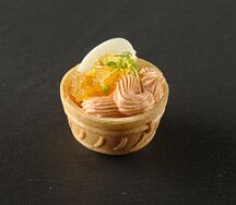 Тарталетка с красной икрой
