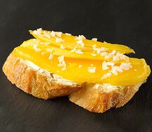 Брускетта с манго