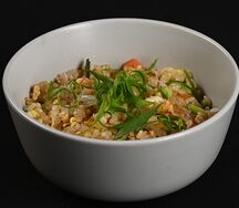 Рис с овощами и яйцом