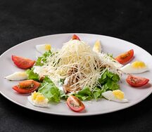 Салат Цезарь с курицей