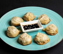 Дамплинги с морепродуктами обжаренные