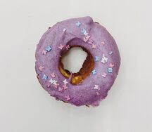 Пончик с брусничной начинкой