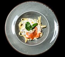 Лосось с брокколи