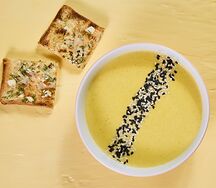Овощной крем-суп с брокколи и гренками