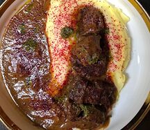 Нежные телячьи щечки с картофельным пюре