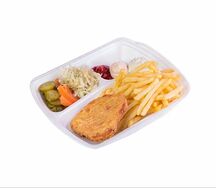 Блюдо на тарелке с цыпленком в панировке