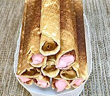 Вафельная трубочка со сгущенкой