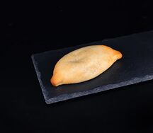 Пирожок с капустой и яйцом