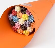 Сладкий букет из 19 шоколадных роз B19-O-MIX