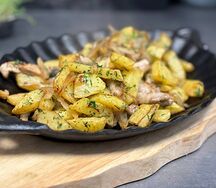Жареха с картошечкой и свининой
