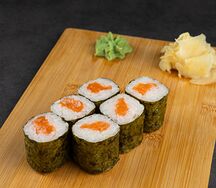 Маки с лососем