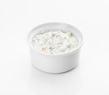 Соус Фирменный Белый с чесноком и малосольными огурчиками
