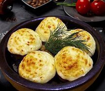 Запеченные шампиньоны с сулугуни