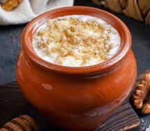 Мацони с орехами и медом