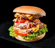 Мегабургер с тремя котлетами из сочной говядины 