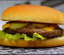 Бургер Кантри Гранд с котлетой из сочной говядины