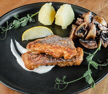 Треска с картофельным пюре и шампиньонами гриль
