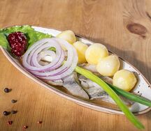 Селедочка с отварным картофелем