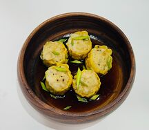 Китайские пельмени Шаомай с курицей и черным перцем на пару