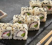 Снежный краб в кунжуте
