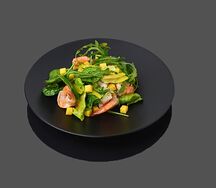 Салат с креветками и манго