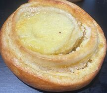 Булочка Шосон с творогом и абрикосом