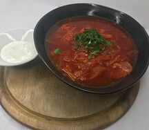 Борщ с бужениной, салом и гренками