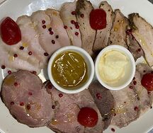 Мясные деликатесы