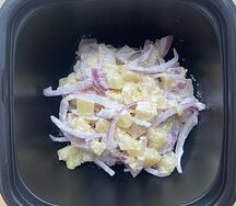 Салат картофельный с копчёным кальмаром