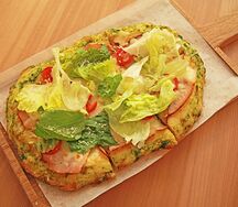 Пышная лепешка с пастрами из индейки