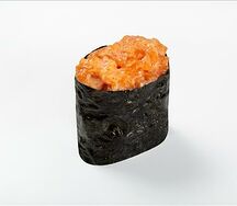 Гункан с лососем