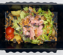 Теплый салат с бужениной, бейби картофелем и луком пай