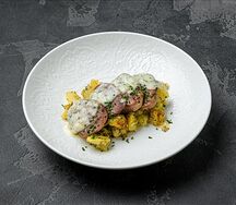 Язык говяжий с жаренкой из печеного картофеля