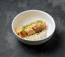 Свиная грудинка томленая и поданная с перловой кашей