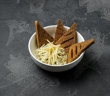 Фаршмак из атлантической сельди со ржаными гренками