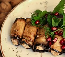 Рулетики из баклажанов с ореховой начинкой