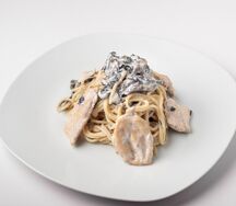 Паста с курицей и грибами